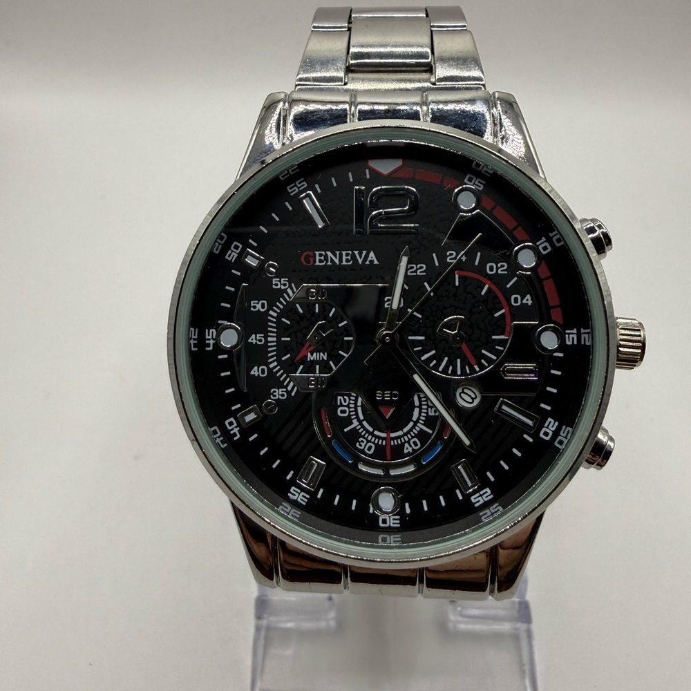 Geneva Silver Band Chronograph Dial 42mm Men's Quartz Watch (New Battery) - Picture 3 of 7